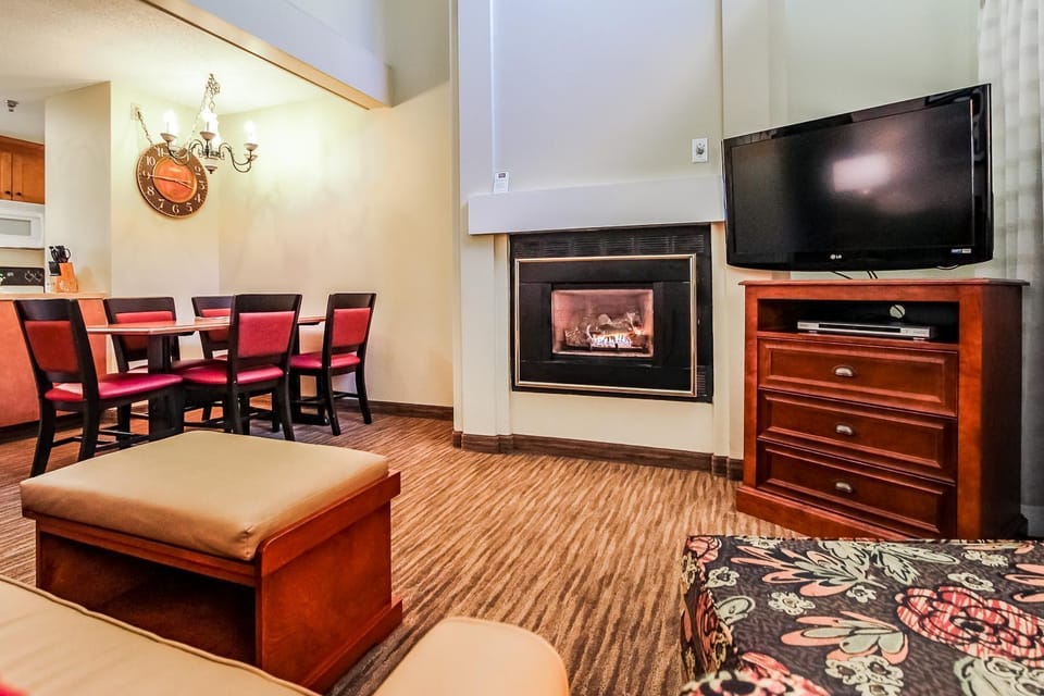 Cozy and inviting living space with a fireplace lounge and dining area, ideal for relaxing after a day of skiing or hiking.