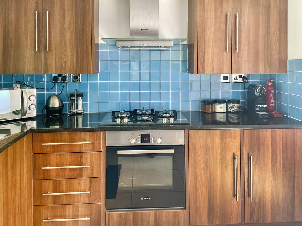 Kitchen | Rowdecroft Farm Cottage, Rowde