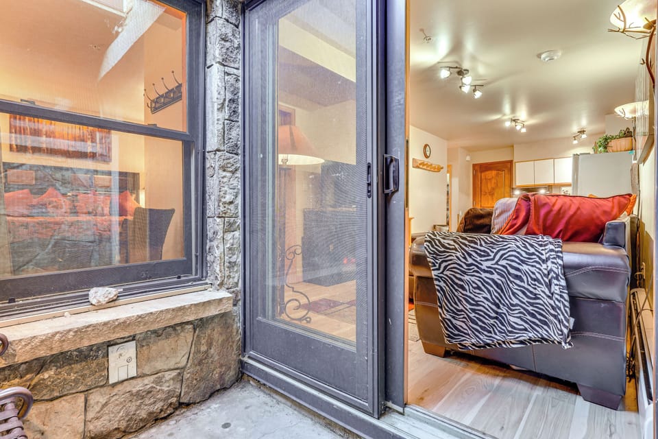 Private Patio | 1 Step to Enter