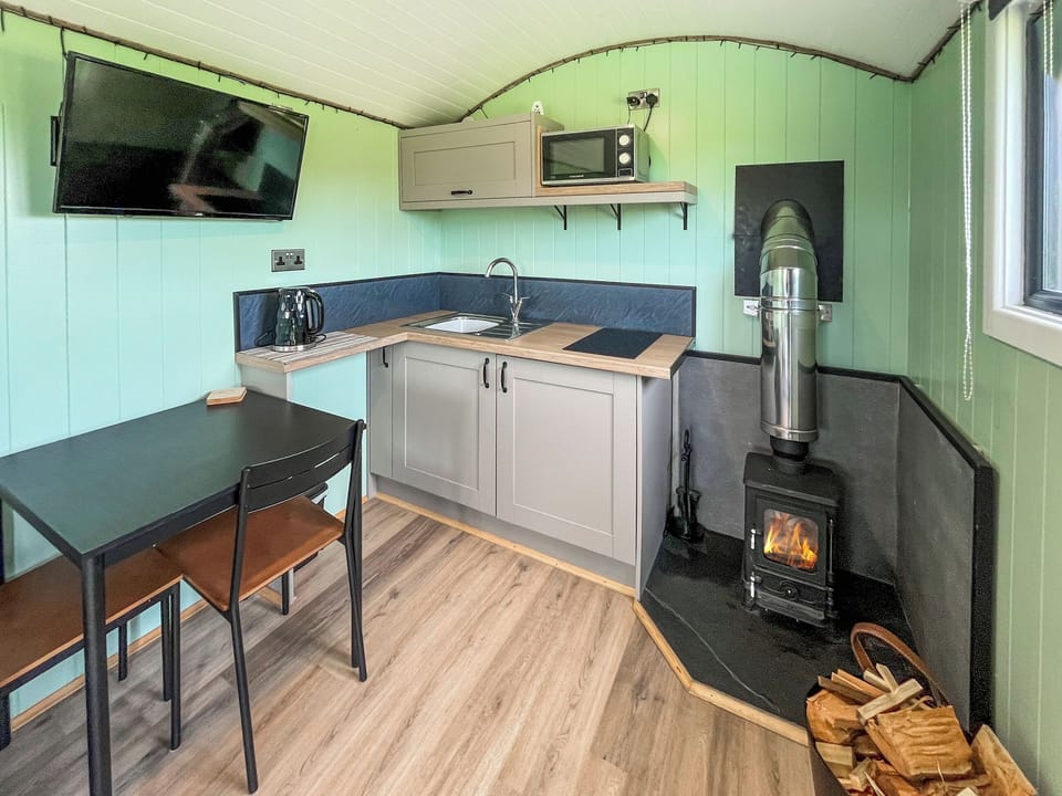 Open plan living space | Cwtch Winnie - Pen Cefn Farm, Abergele