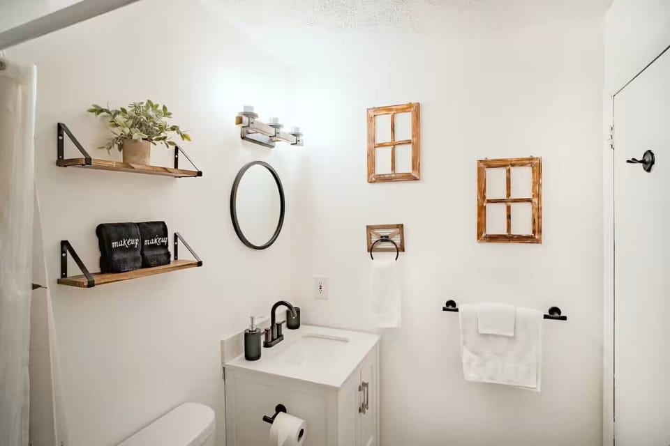 Plenty of towels and complimentary shampoo/soap