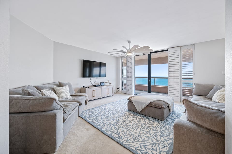 Spacious livingroom with amazing Gulf Views