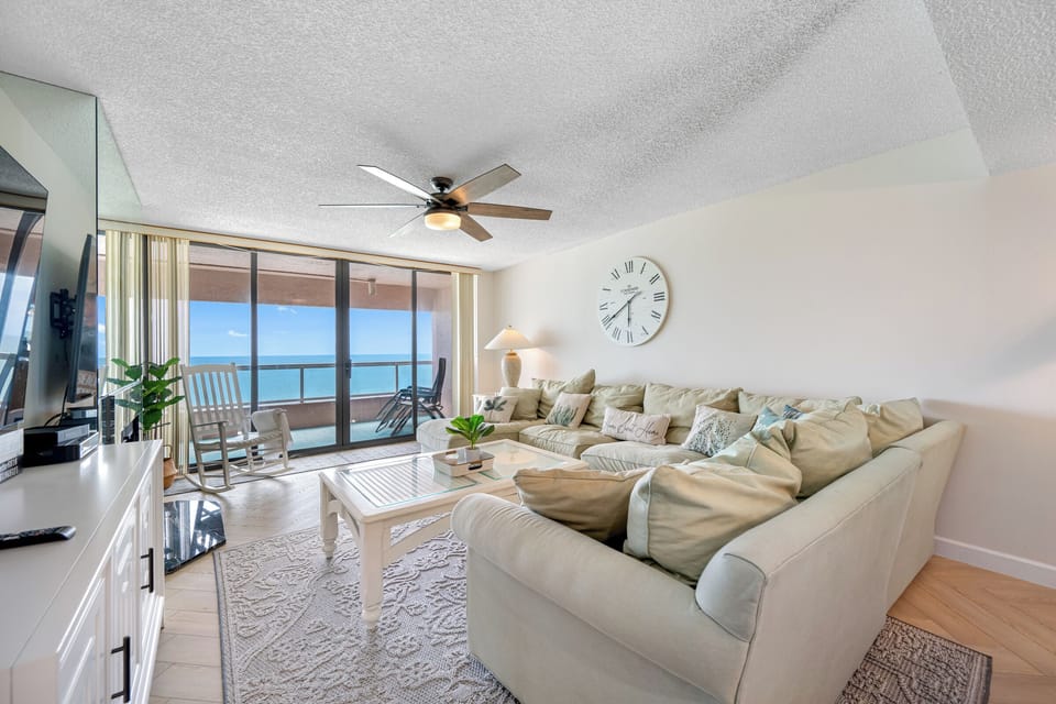 Coastal Livingroom with balcony access