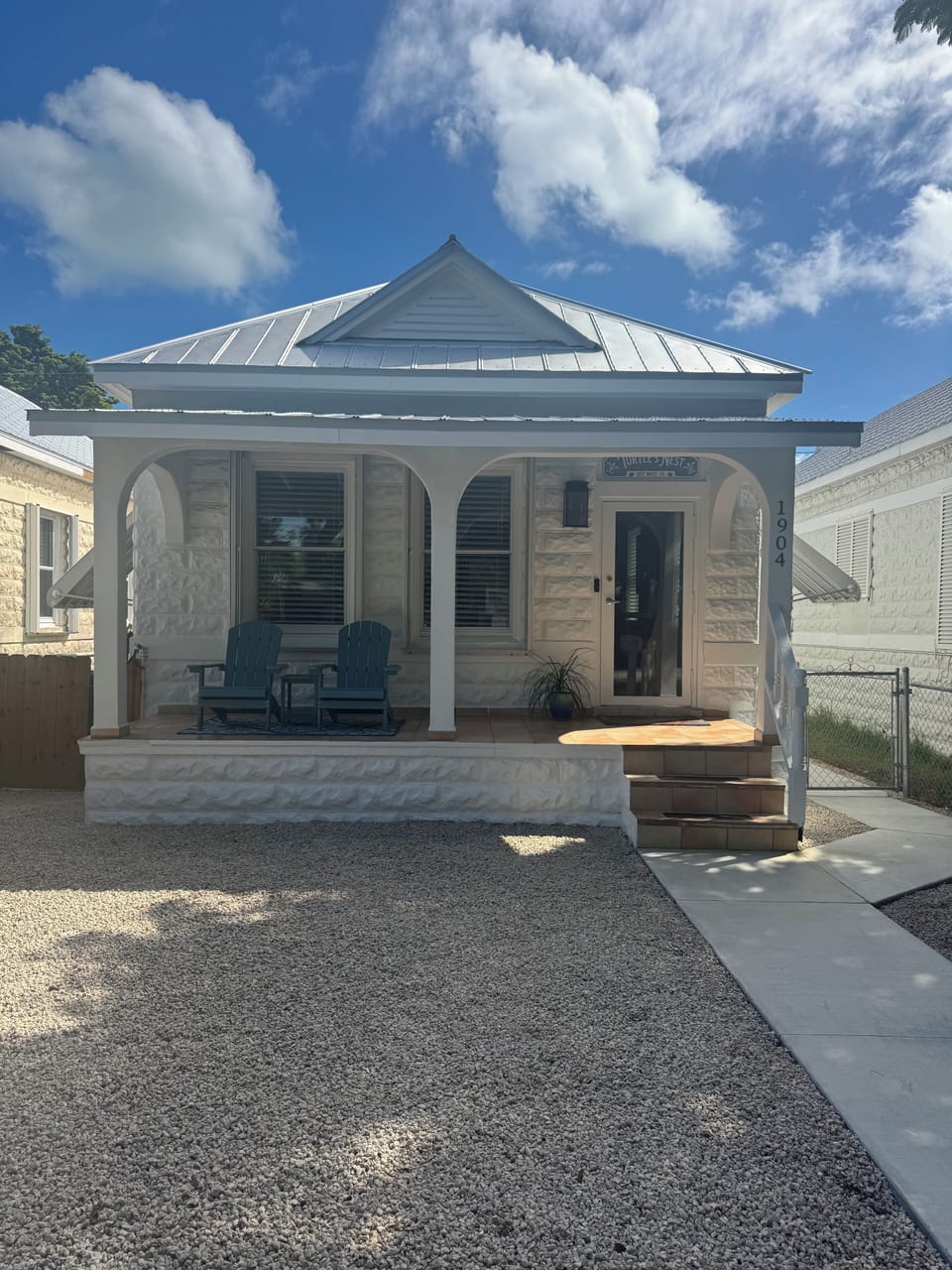 Conch Cottage, private home with fully fenced yard