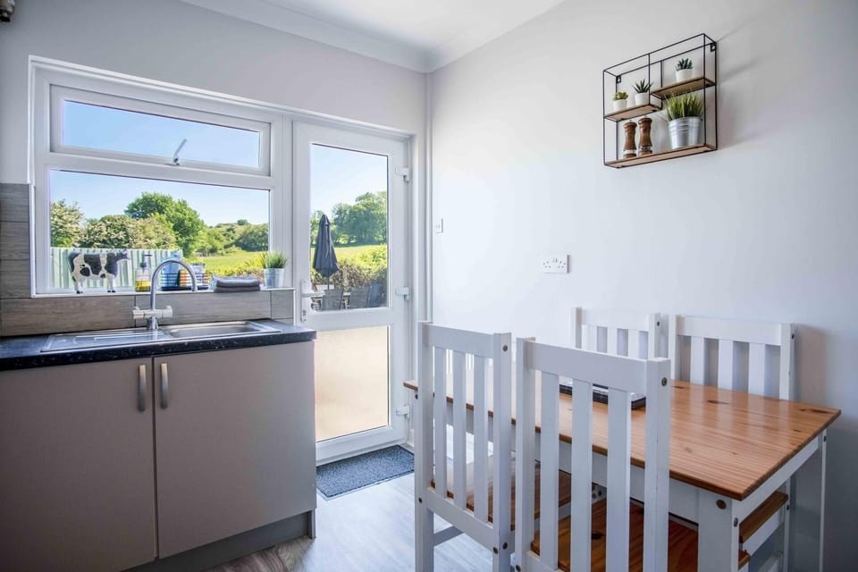 Larkfield - 3 Bedroom Holiday Home - Penally (25658)