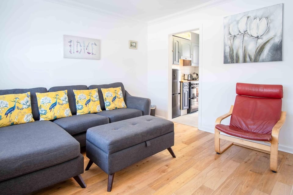 Cosy Cottage - 2 Bedroom Cottage - Mumbles (7225)