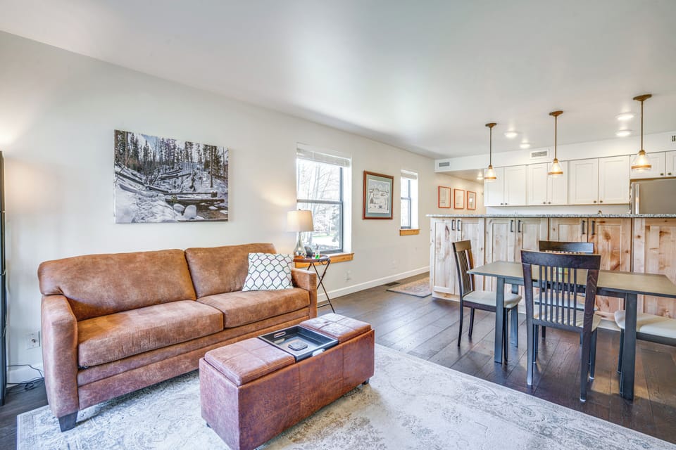 Living Room | Full Sleeper Sofa | Central Heating | Free WiFi | Smart TV
