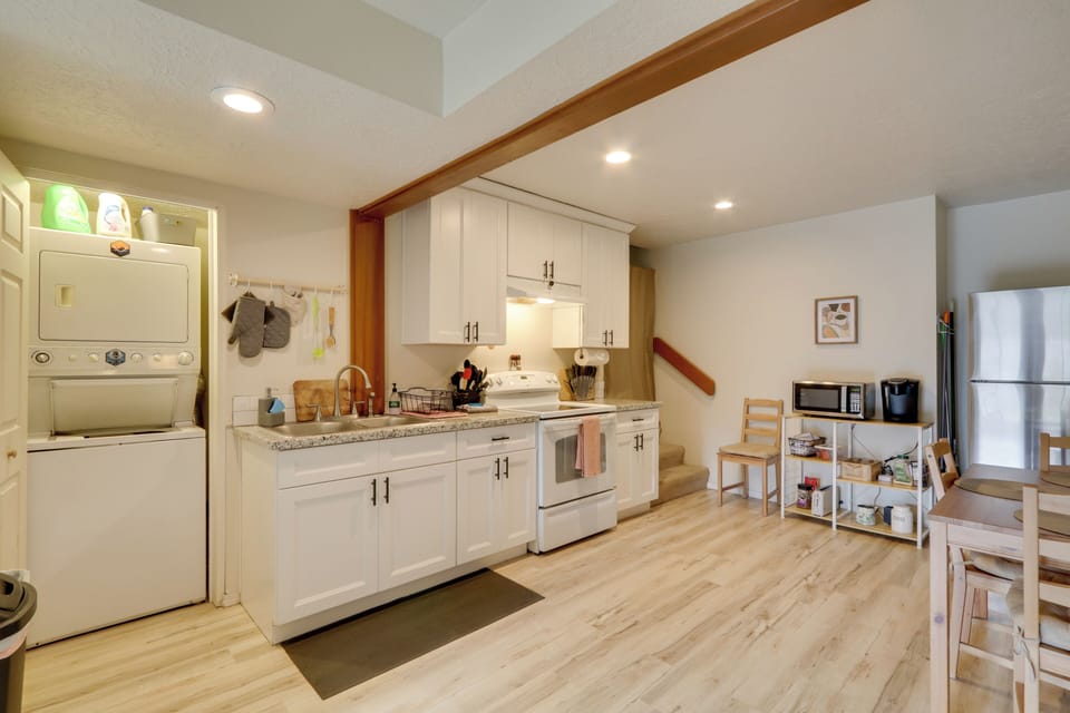 Kitchen | Cooking Basics | Single-Story Apartment