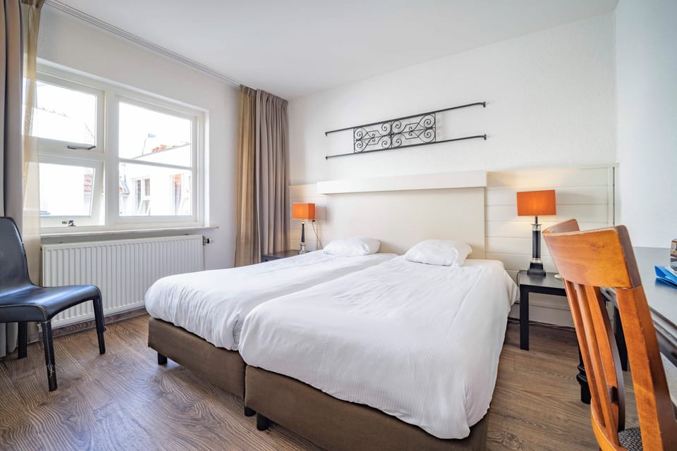 Unit with 2 Twin size beds