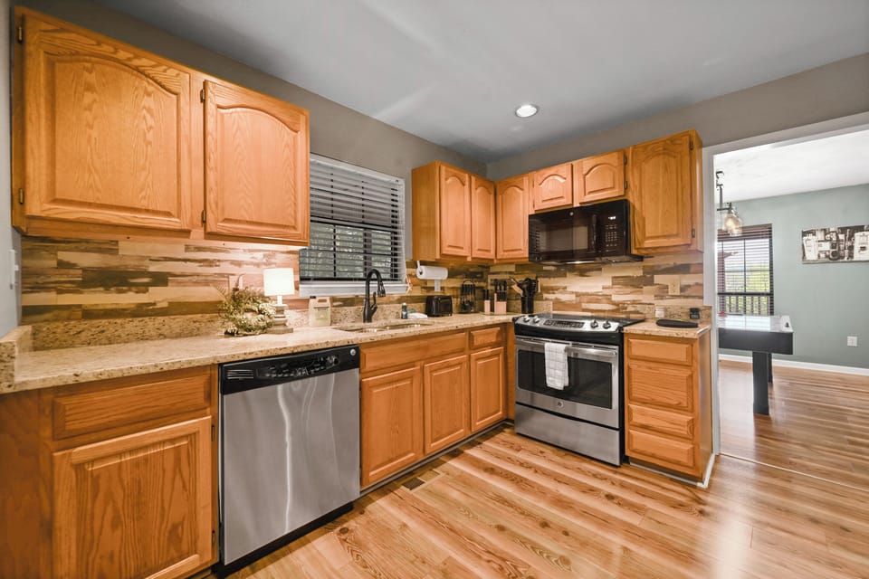 Full kitchen with a bonus coffee bar!