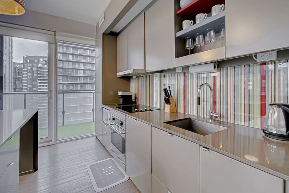 Cook like a chef: Fully equipped kitchen with everything you need to create delicious meals.