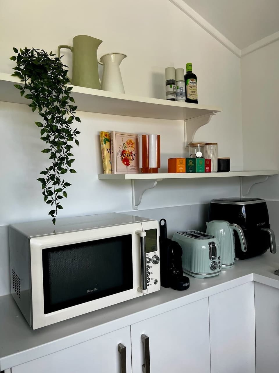 Microwave, toaster, kettle, air fryer - all the little heroes that make snacks happen faster and mornings run smoother.