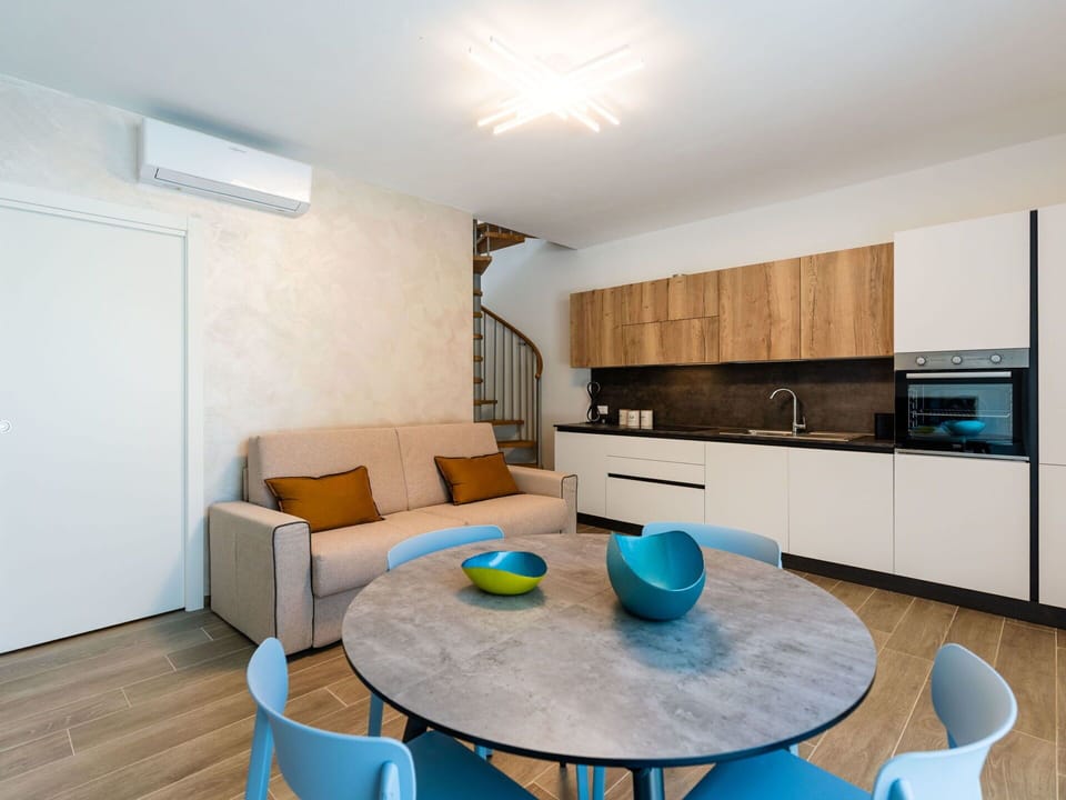 Furniture, Apartment, Chair, Balcony, Kitchen & Dining Room Table, Outdoor Furniture, Houseplant, Coffee Table