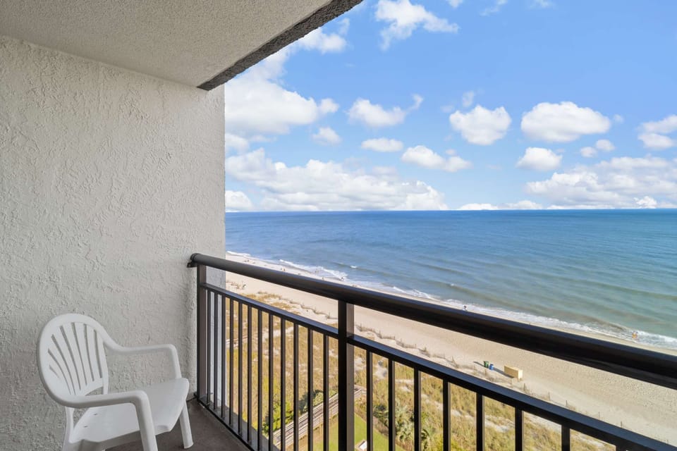 5. Oceanfront Queen Suite