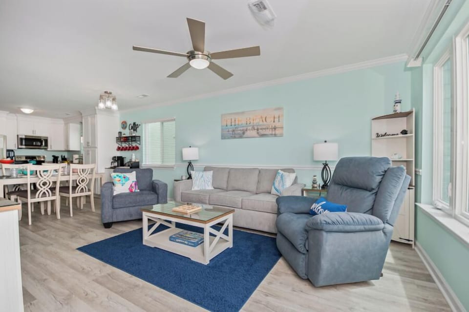 Ceiling fans in all rooms!