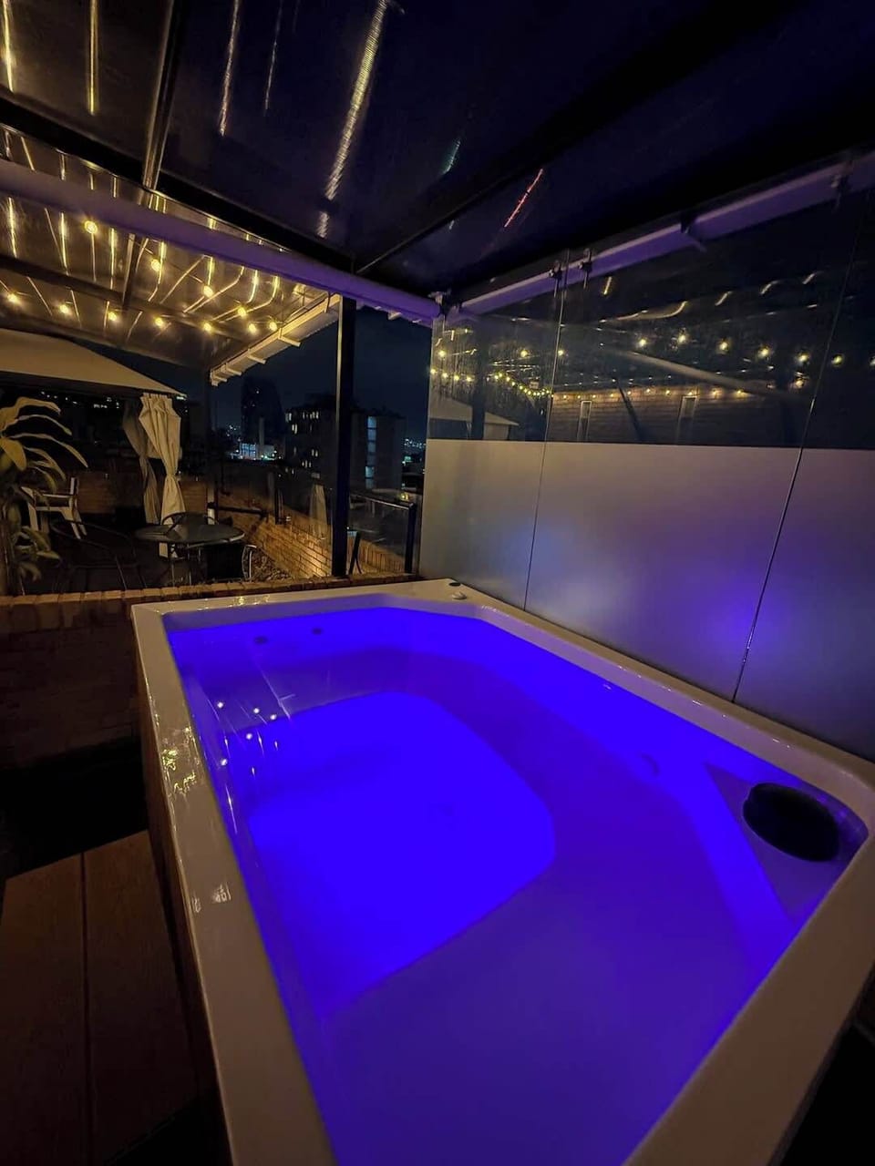 Jacuzzi privado en la terraza del alojamiento