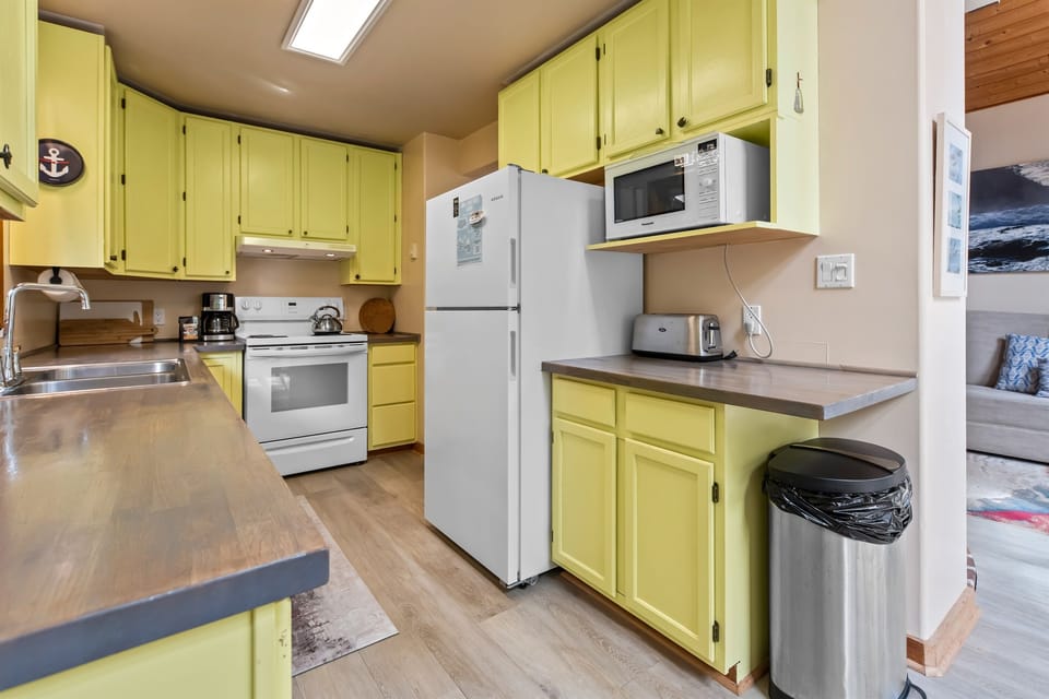 Kitchen-Fully stocked with all your cooking essentials