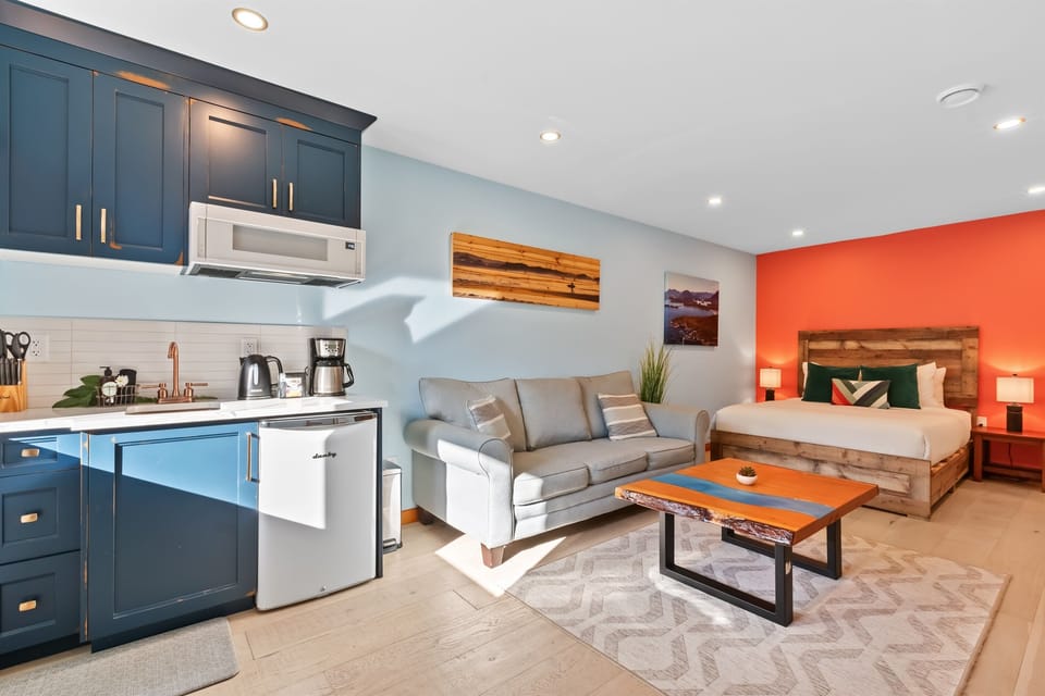 View of entire room-390 sq ft