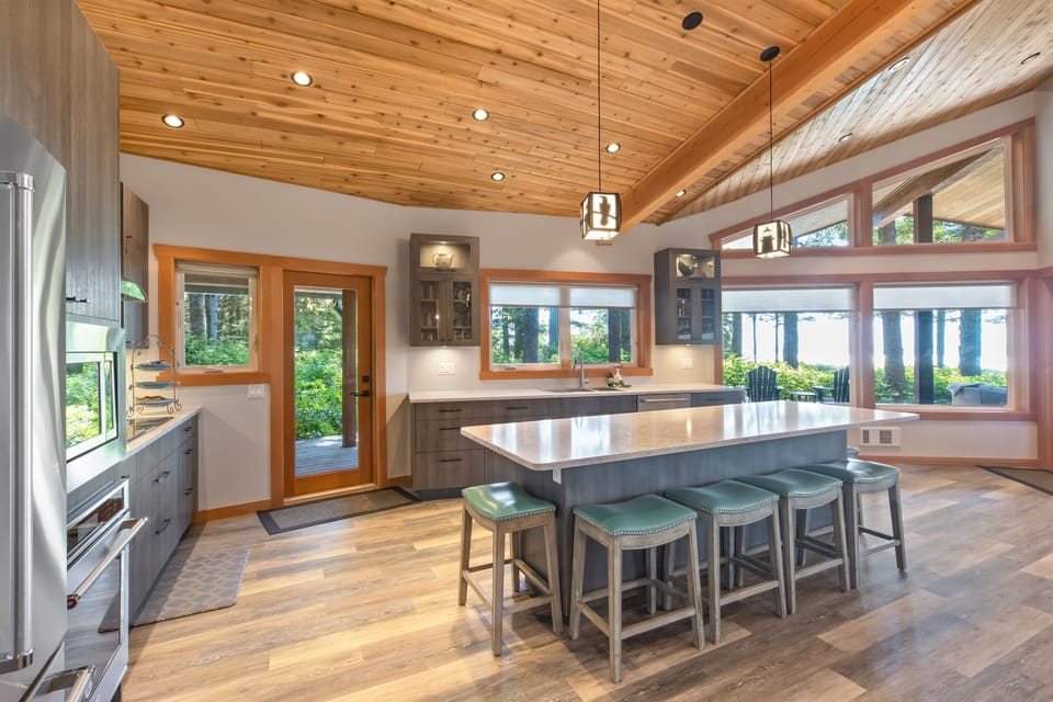 Large island and seating