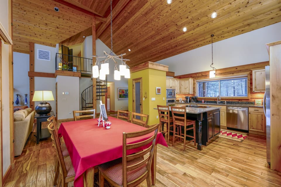 Dining Rm / Kitchen Space