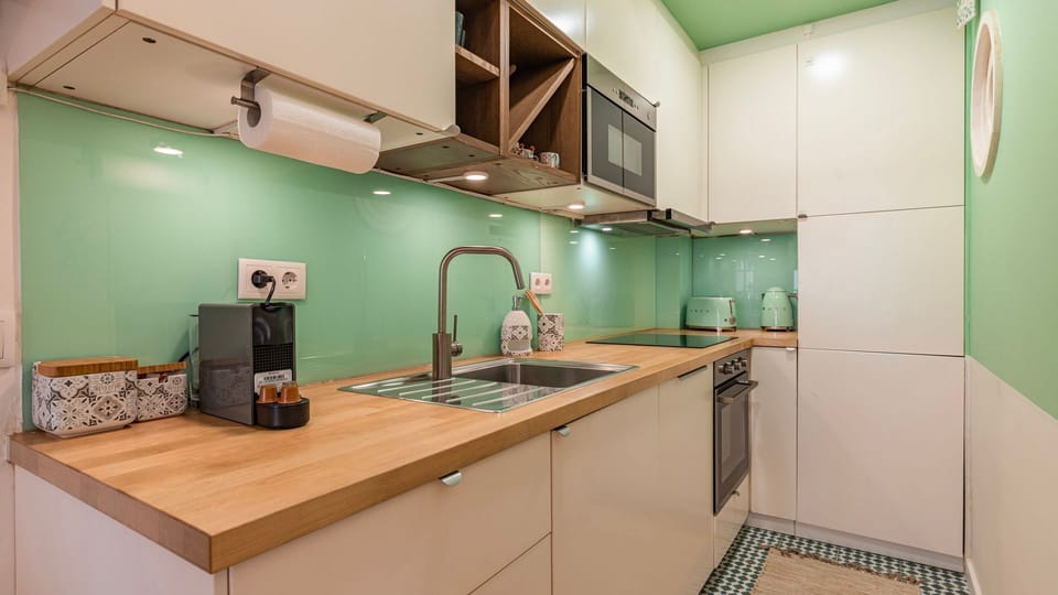 A fully equipped kitchenette with all appliances for your comfort and needs #airbnb #lisbon #portugal