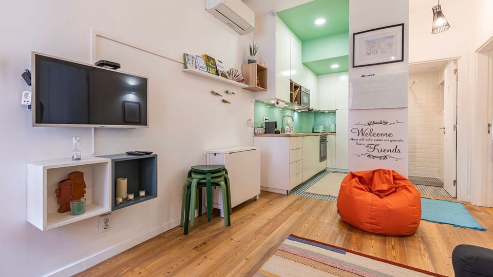 Come with friends or family, to have a memorable vacation #cozy #memorable #portugal #pt #lisbon