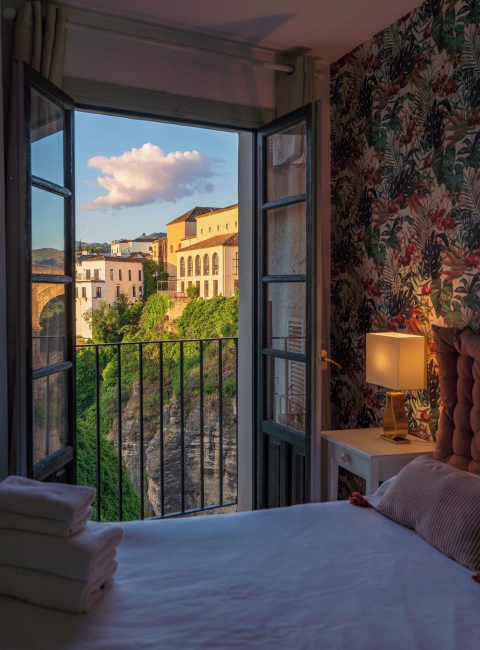 Wake Up to Puente Nuevo – Iconic Views from Your Bed