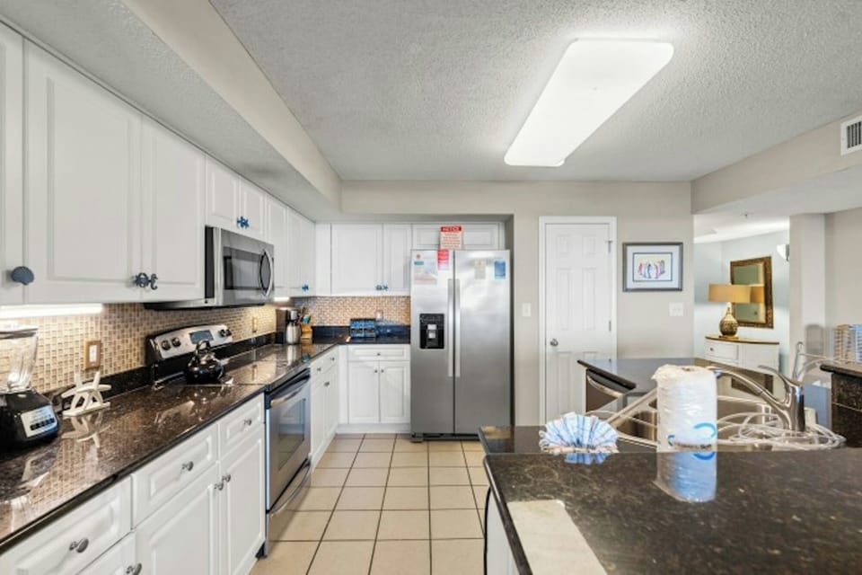 All modern appliances to make meal preparation a breeze.