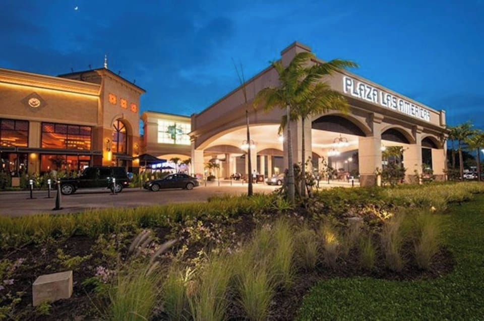 Plaza Las Americas Mall