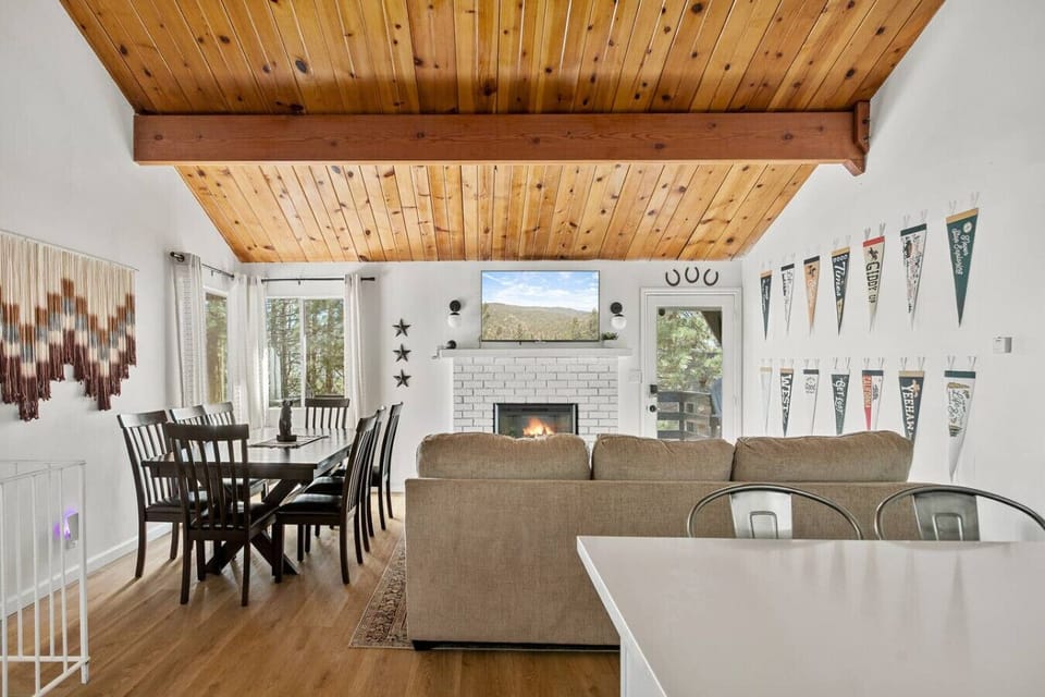 An open-concept space combining the dining room and living room.