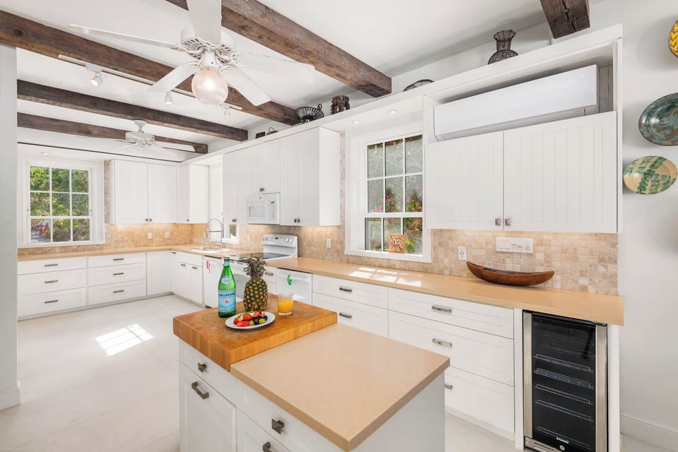 Full Kitchen 2 Dishwashers 2 refrigerators, microwave, wine chiller, ice maker