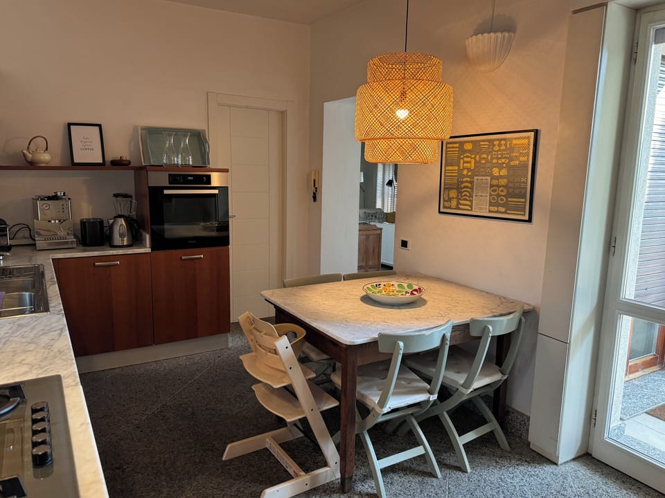 From kitchen access to Livingroom with 10 person diningtable or Terrace
