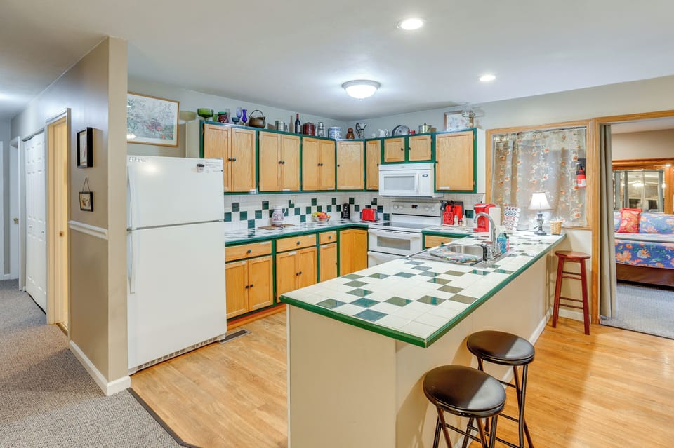 Kitchen | Cooking Basics | Drip & Pod Coffee Makers | Microwave | Blender