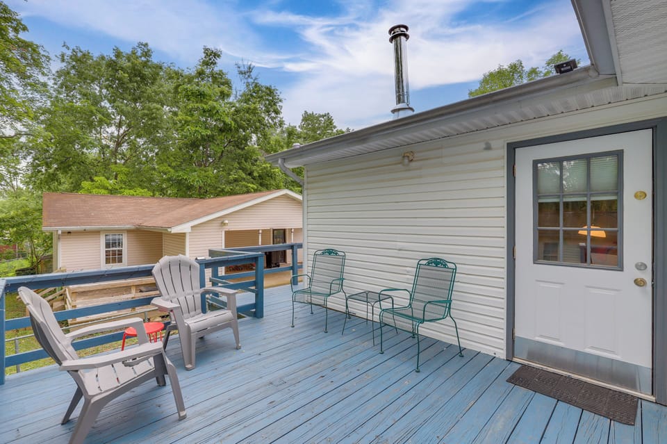 Deck | Outdoor Seating