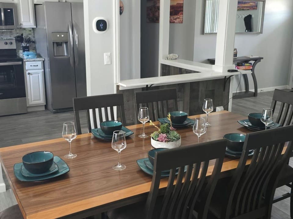 6 Person dinning table