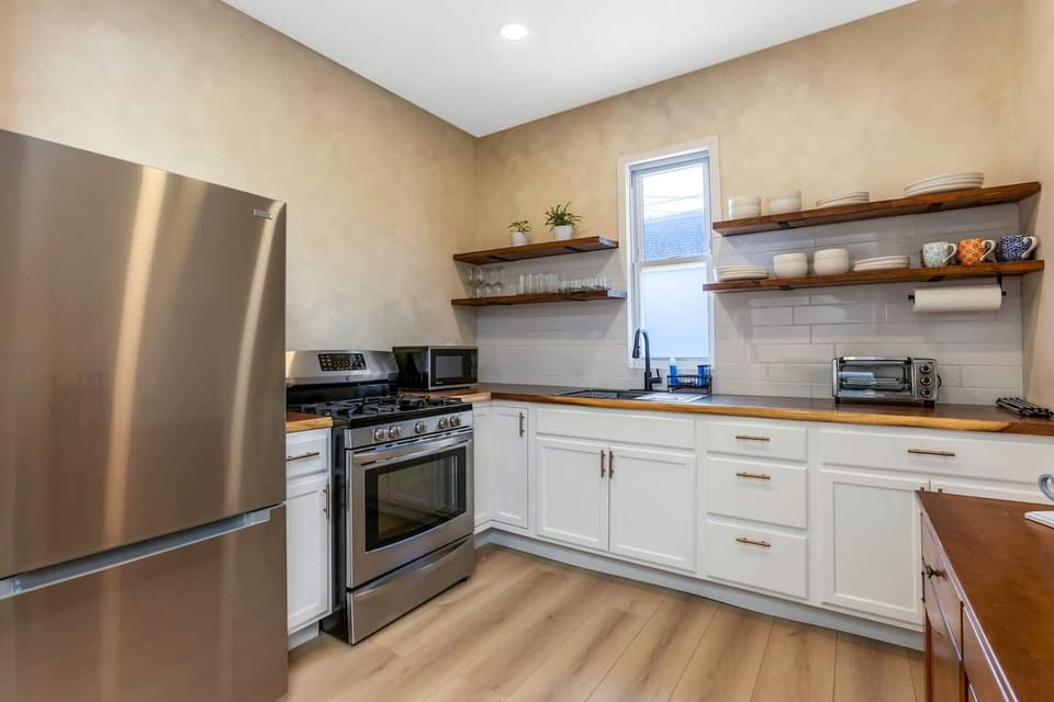 Fully equipped kitchen for cooking at home. 