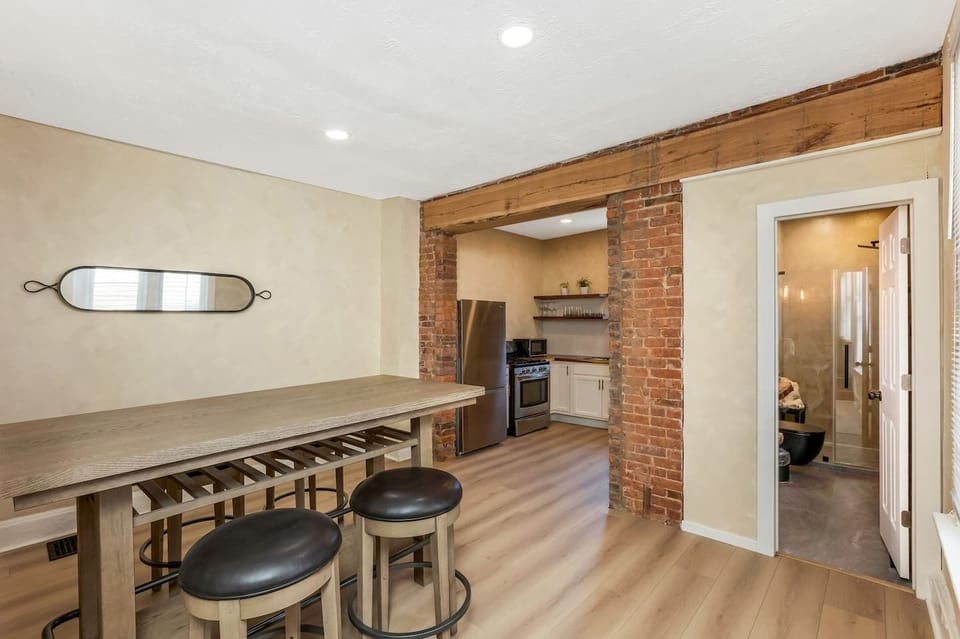 Dining space that flows into the kitchen. 