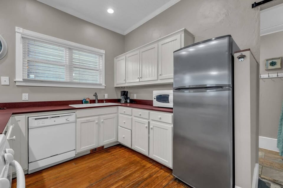- Bright kitchen with stainless steel fridge and farmhouse sink  
- Modern touches meet cozy cabin style for home-cooked meals  
- Park City vacation rental with everything you need to dine