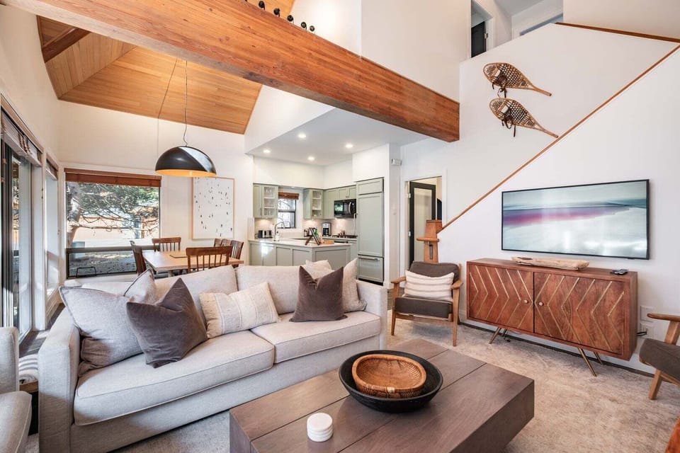 Property #4873: Open floor plan