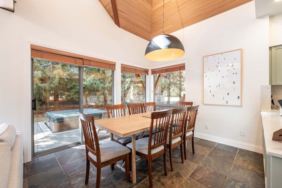 Dining table: Seats eight people