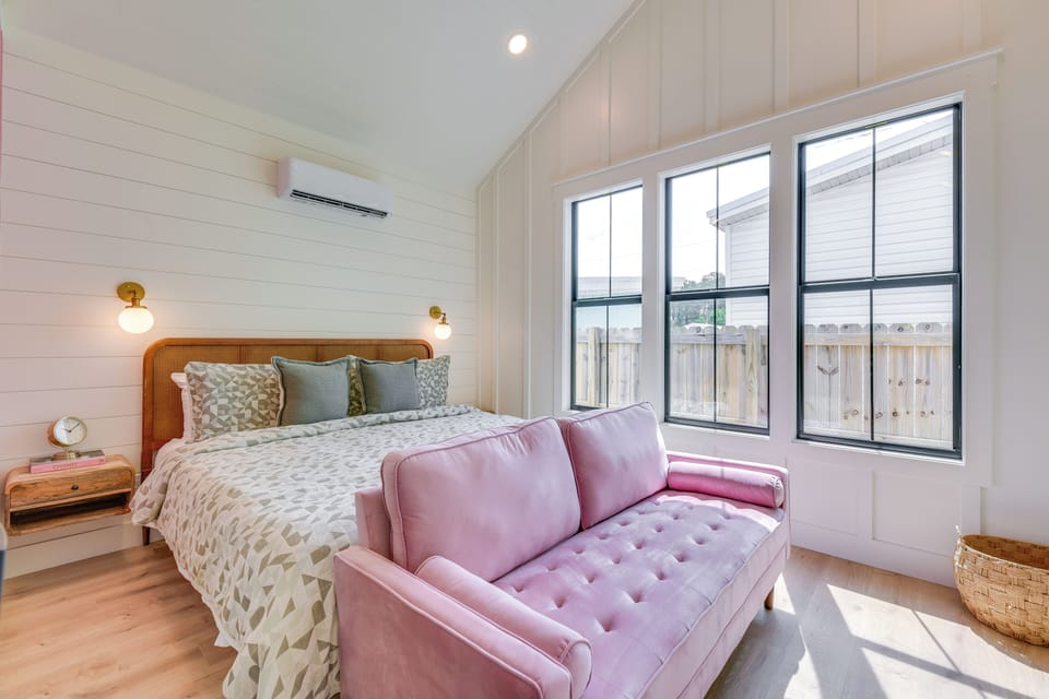 Panama City Beach Vacation Rental | Studio | 1BA | 420 Sq Ft | 1 Step to Enter
