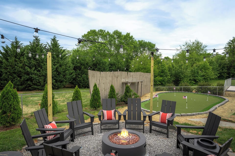 As the sun sets, the fire pit lights up—your perfect spot for stargazing, chatting, or unwinding under the night sky.