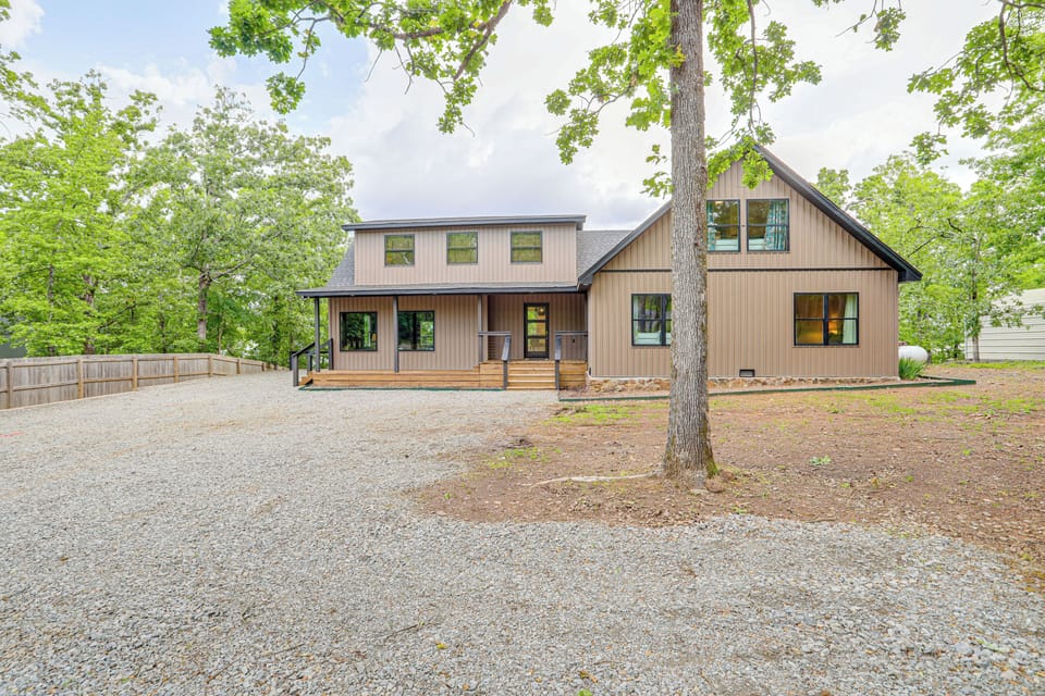 Higden Vacation Rental | 5BR | 2.5BA | 3,500 Sq Ft | 5 Steps to Enter