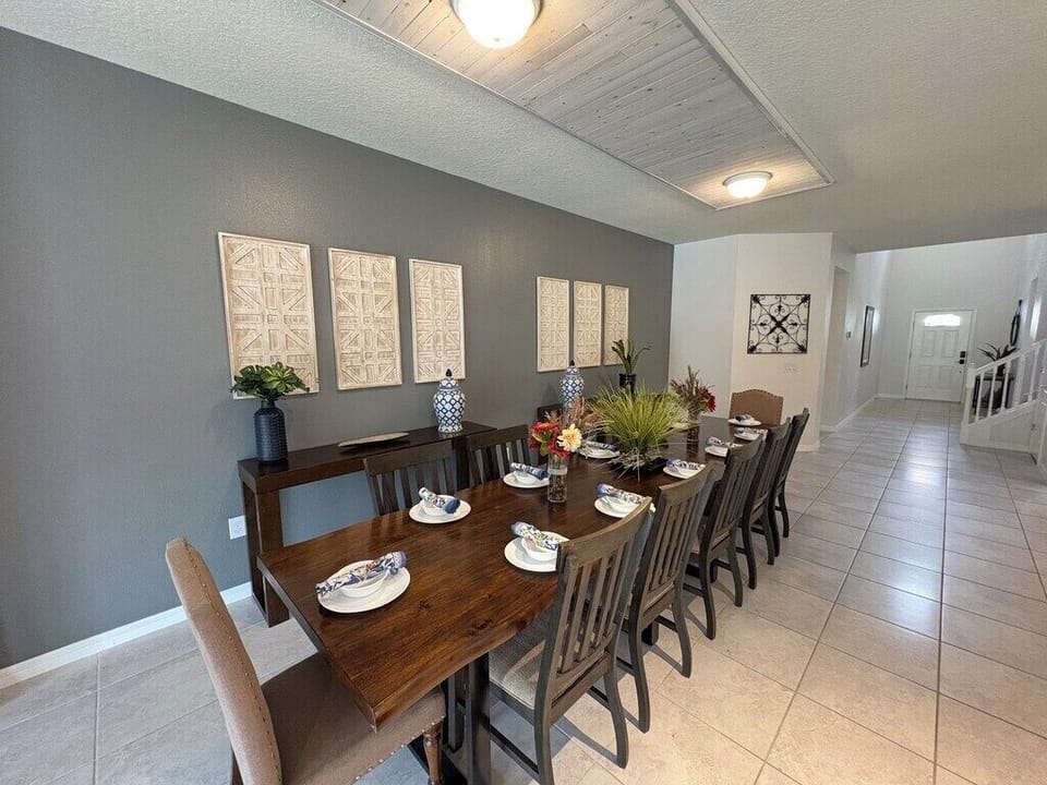 Plenty of seating at this expanded dining table