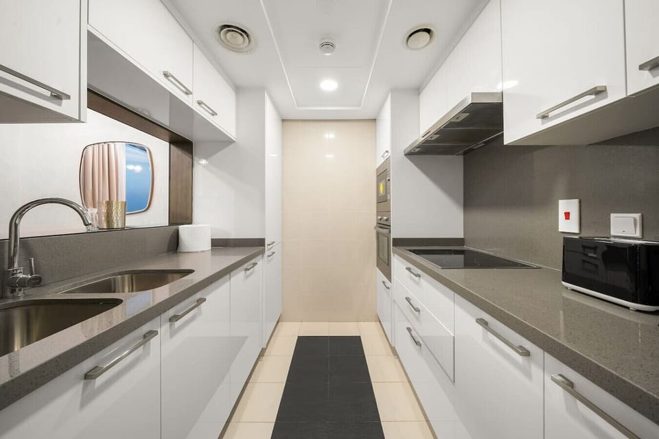 Modern Kitchen: Sleek design and top appliances await your culinary creations in Dubai!