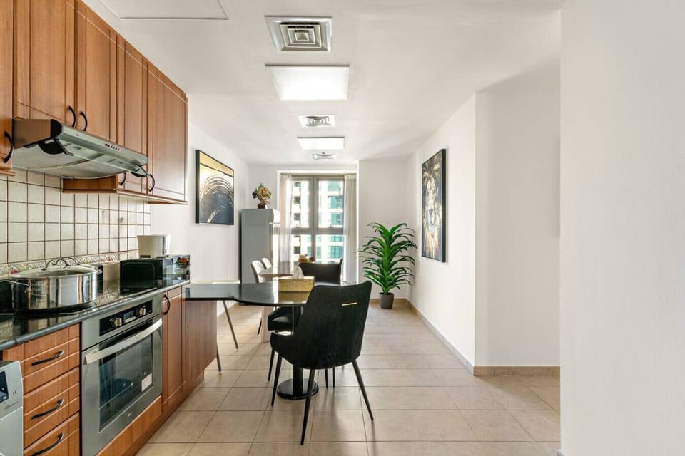 Open Concept Kitchen: Enjoy a sleek design, modern appliances, and abundant natural light!