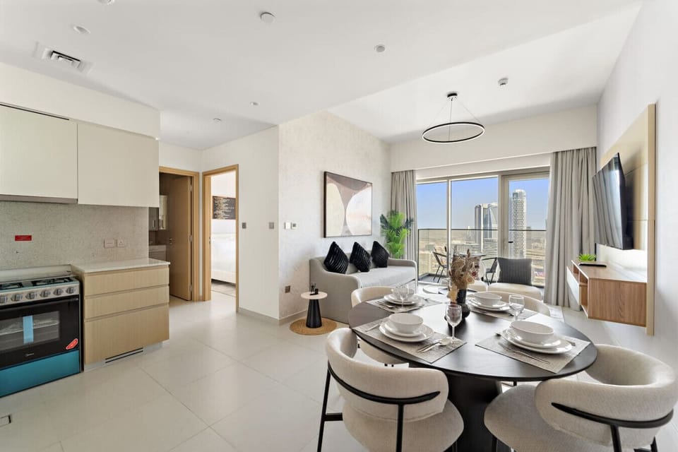 Dining & Living Area: Contemporary design meets stunning city views for unforgettable gatherings!