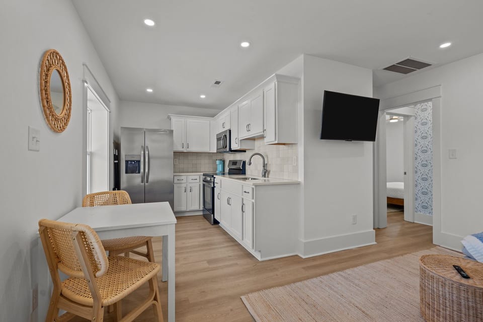 Kitchen/ Dining Area