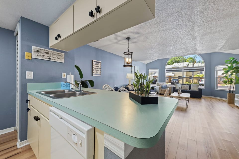 🍴 Kitchen with a View – This open kitchen flows into the living and dining area, offering easy meal prep and connection with the rest of the home—plus a great view of the bright, vaulted-ceiling living room. #OpenLayout #FamilyDining #FullyEquippedKitchen