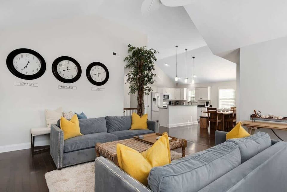 Open and Spacious Main Level Living Room